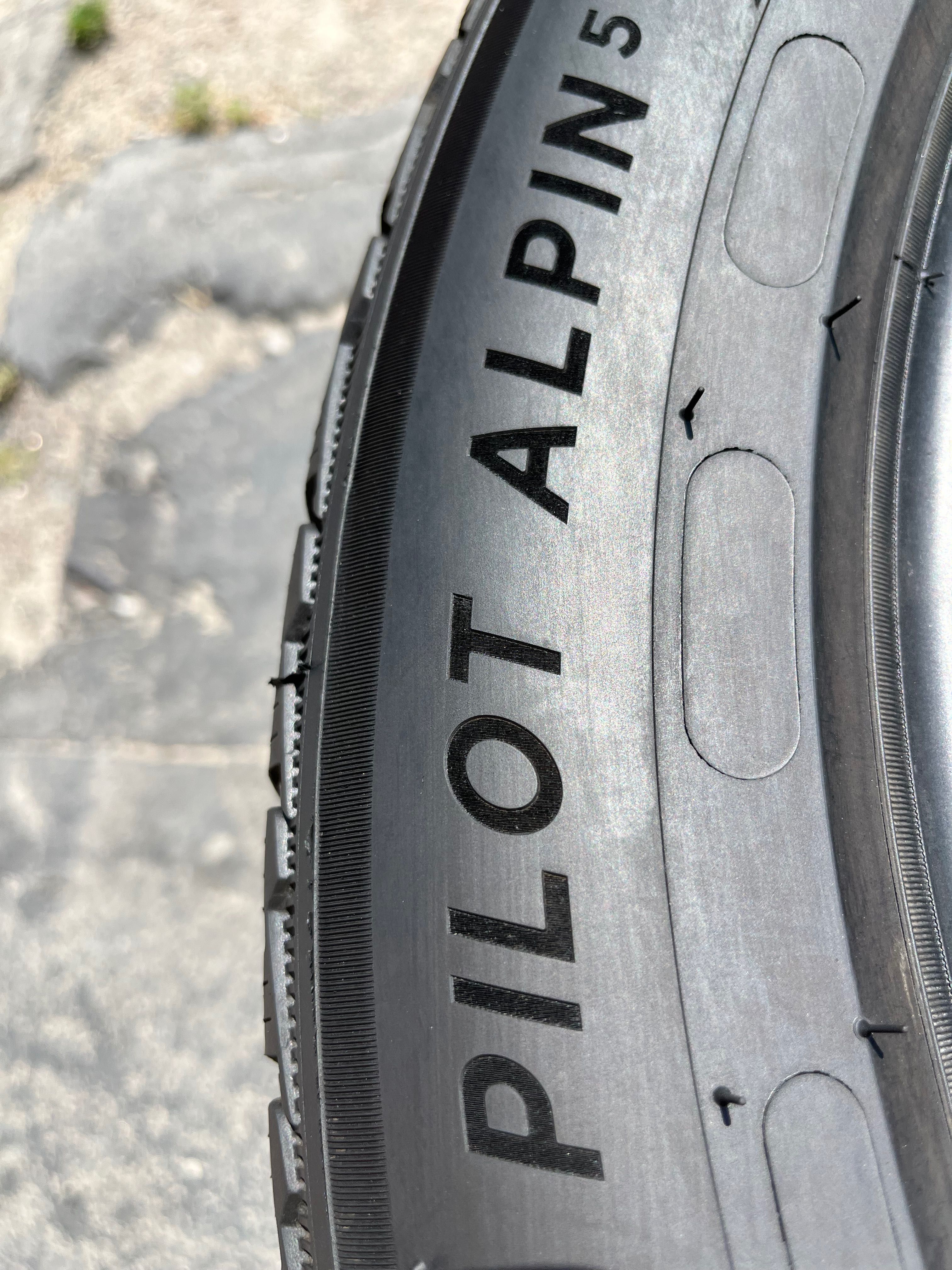 Резина 225/55 R18 Michelin Pilot Alpin5 4 зимние шины