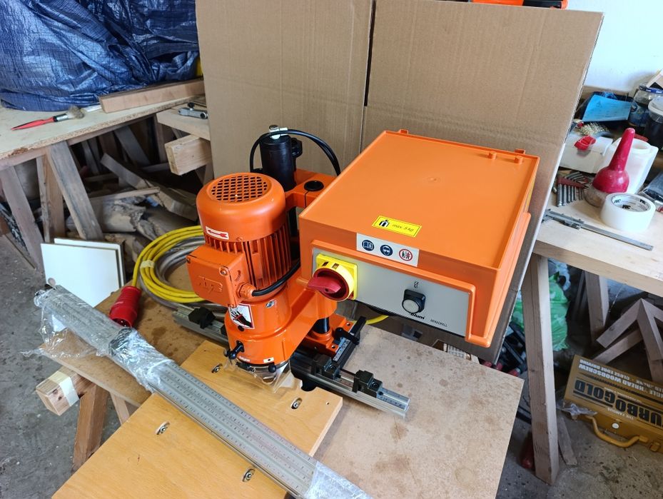 Wiertarka pod zawiasy i okucia meblowe Blum minidrill