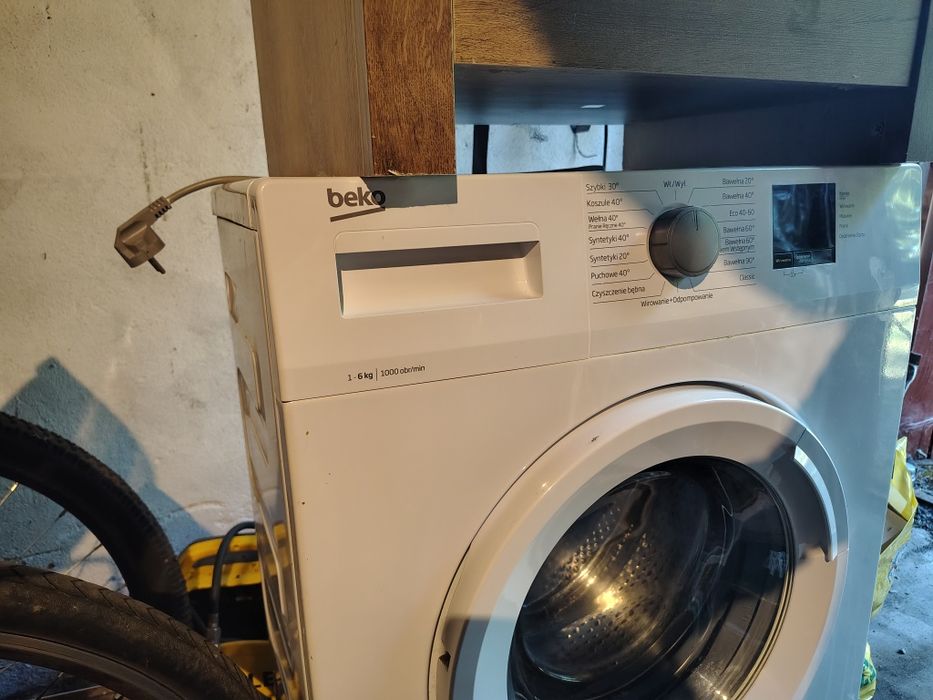 Pralka BEKO SLIM 6kg wsadu ok 3 lata drobna wada