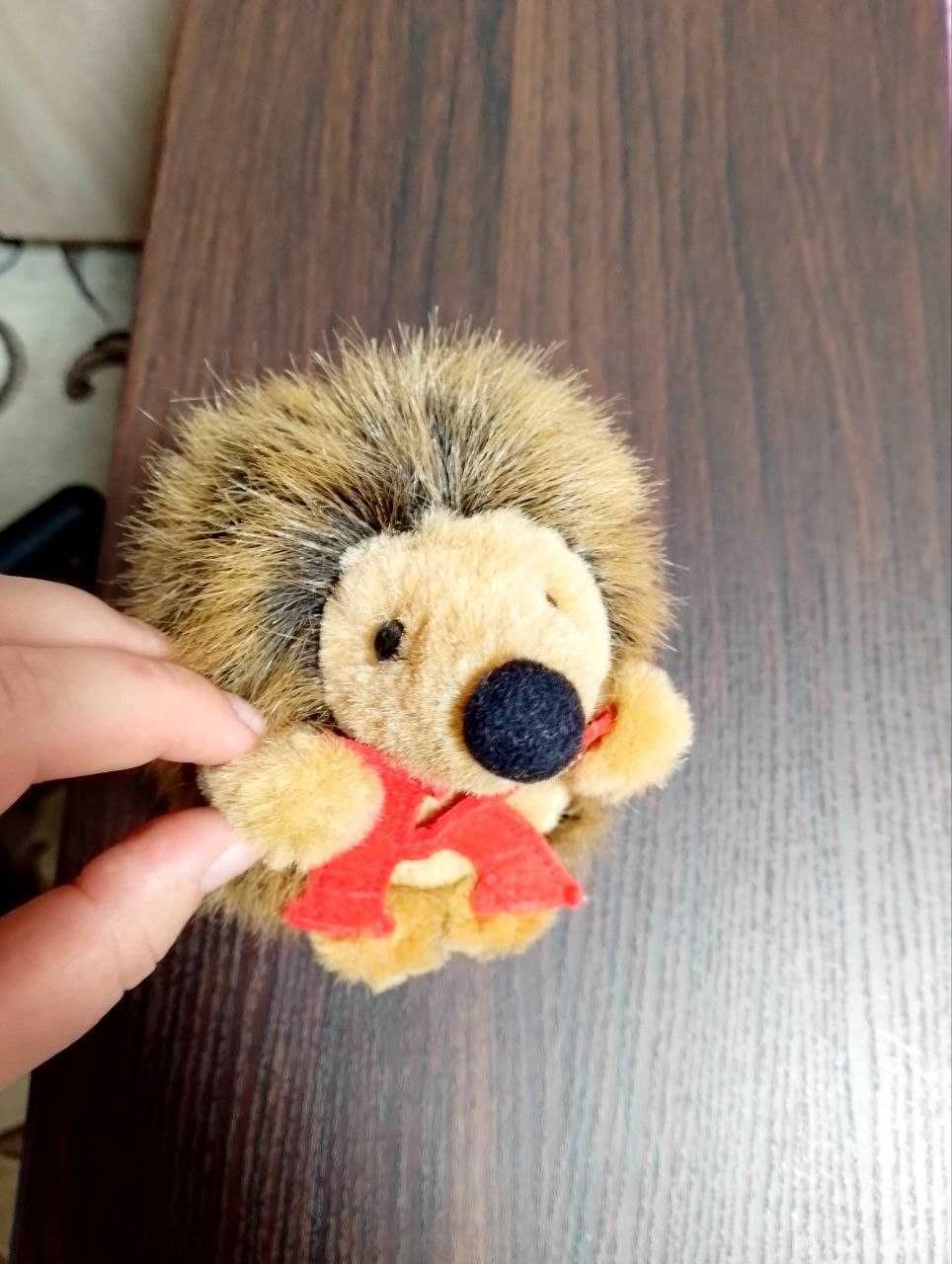 Мягкая игрушка ёжик с буквой к с шикарной шевелюрой
