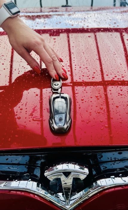Стильний Брелок чехол на ключ машинку tesla