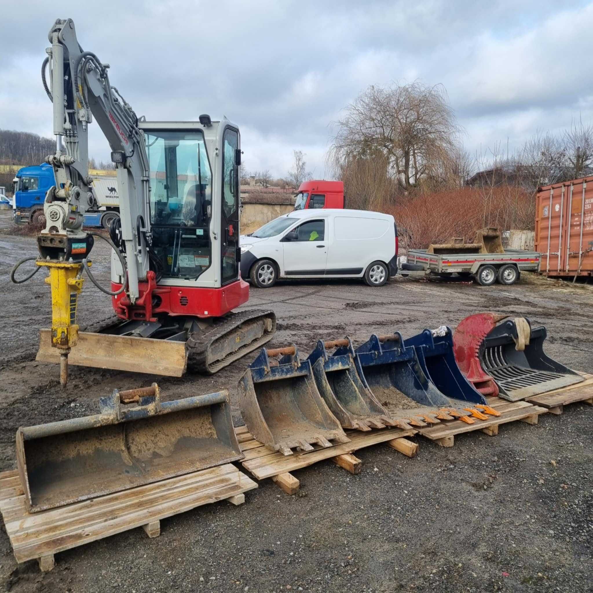 Minikoparka Takeuchi TB325 V3 Powertilt + HS03 duży zestaw łyżek,młot