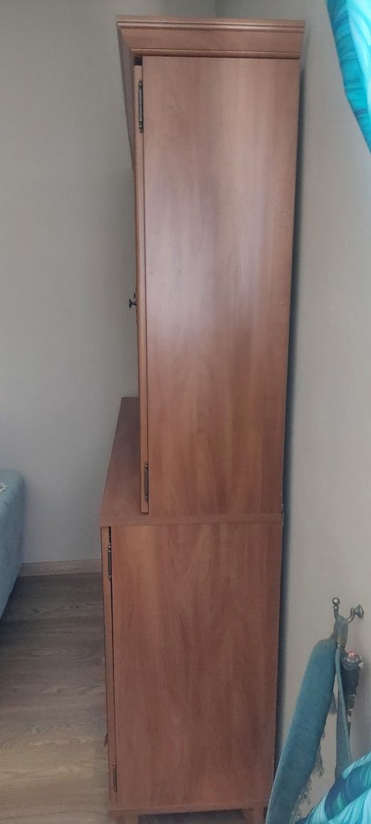 Komoda z szybami .