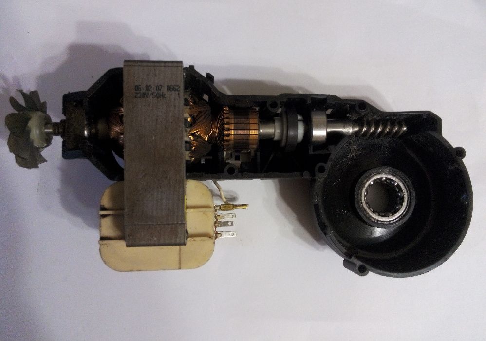 Двигатель для мясорубок Bosch MFW 1501 / MFW 1550 / MFW 1545
