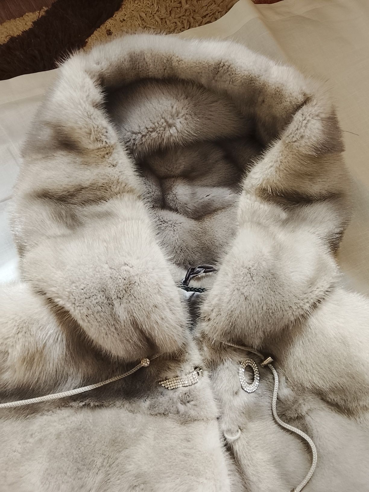 Полушубок  норковый голубой с капюшоном