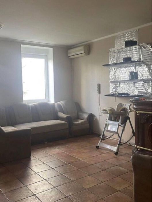 Продам 5-кімнатний будинок у центрі Дніпра з гаражем і ділянкою