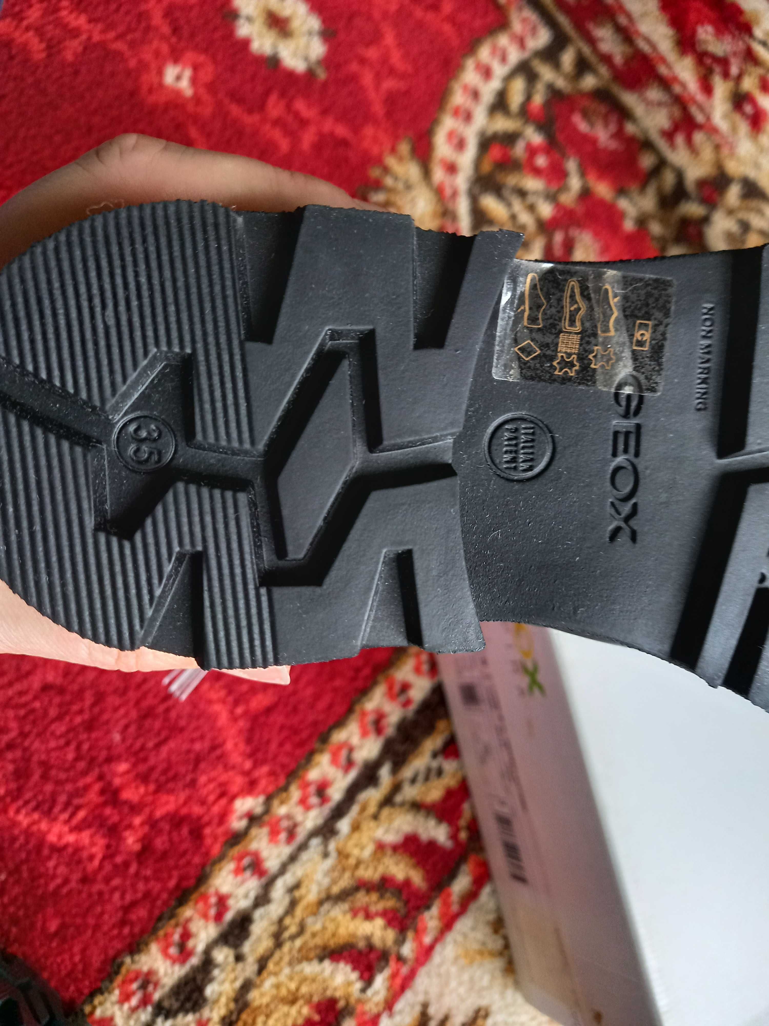 Новые кожаные деми ботинки Geox размер 35