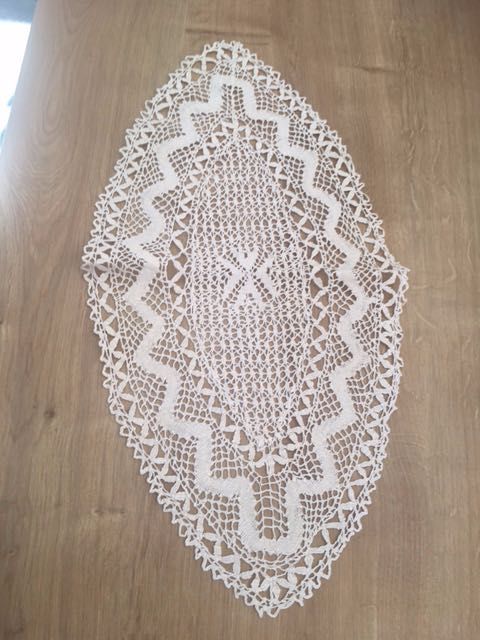 Serweta owalna == koronka klockowa == piękna 49 x 28 cm = stan idealny