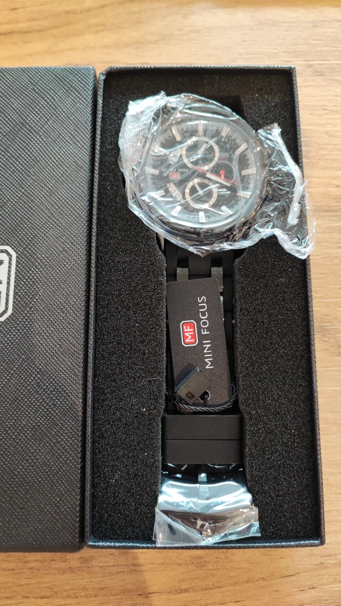 Minifocus zegarek z chronografem datownikiem japoński mechanizm HIT