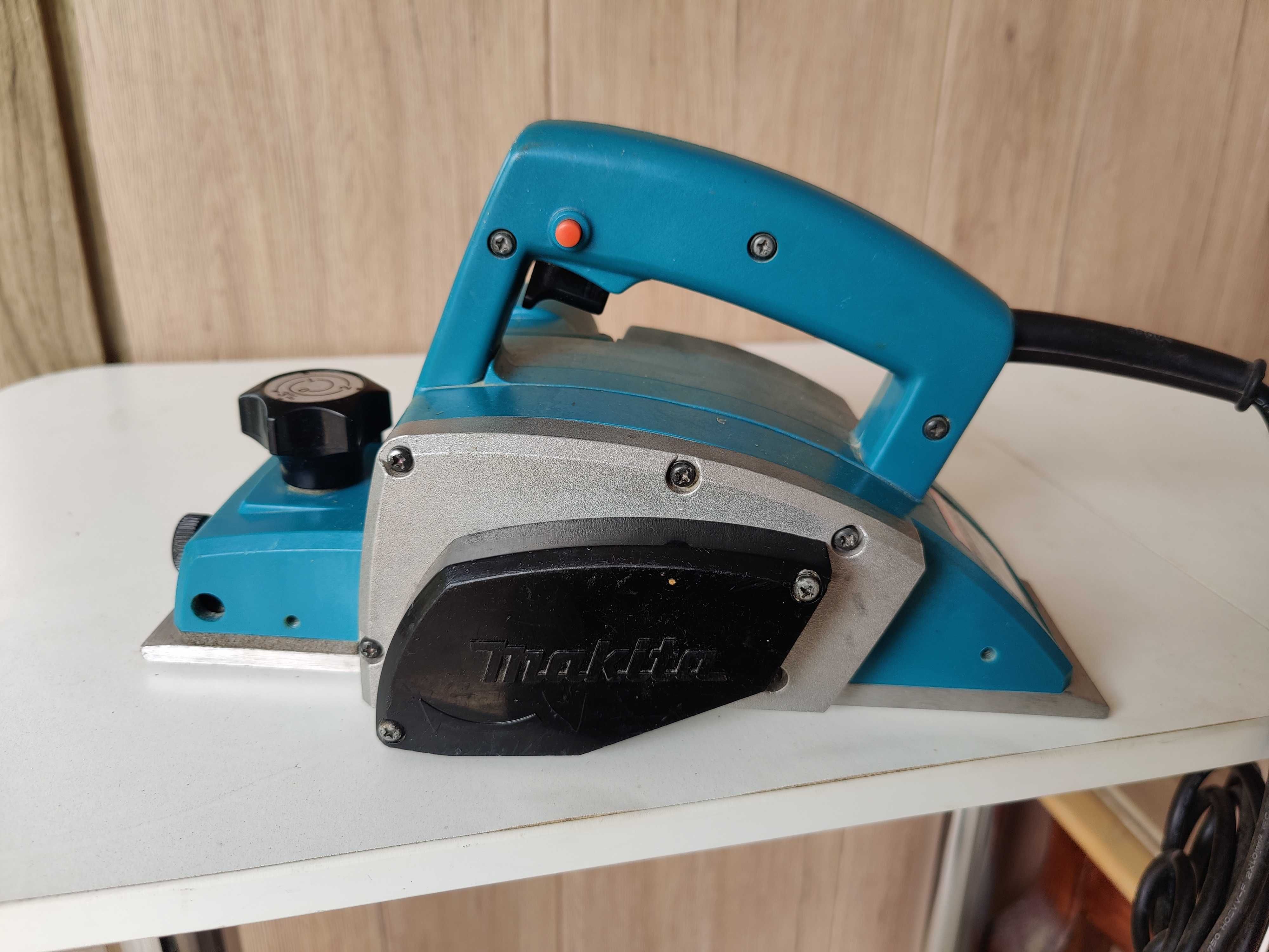 ЭлектроРубанок Makita N 1923 B