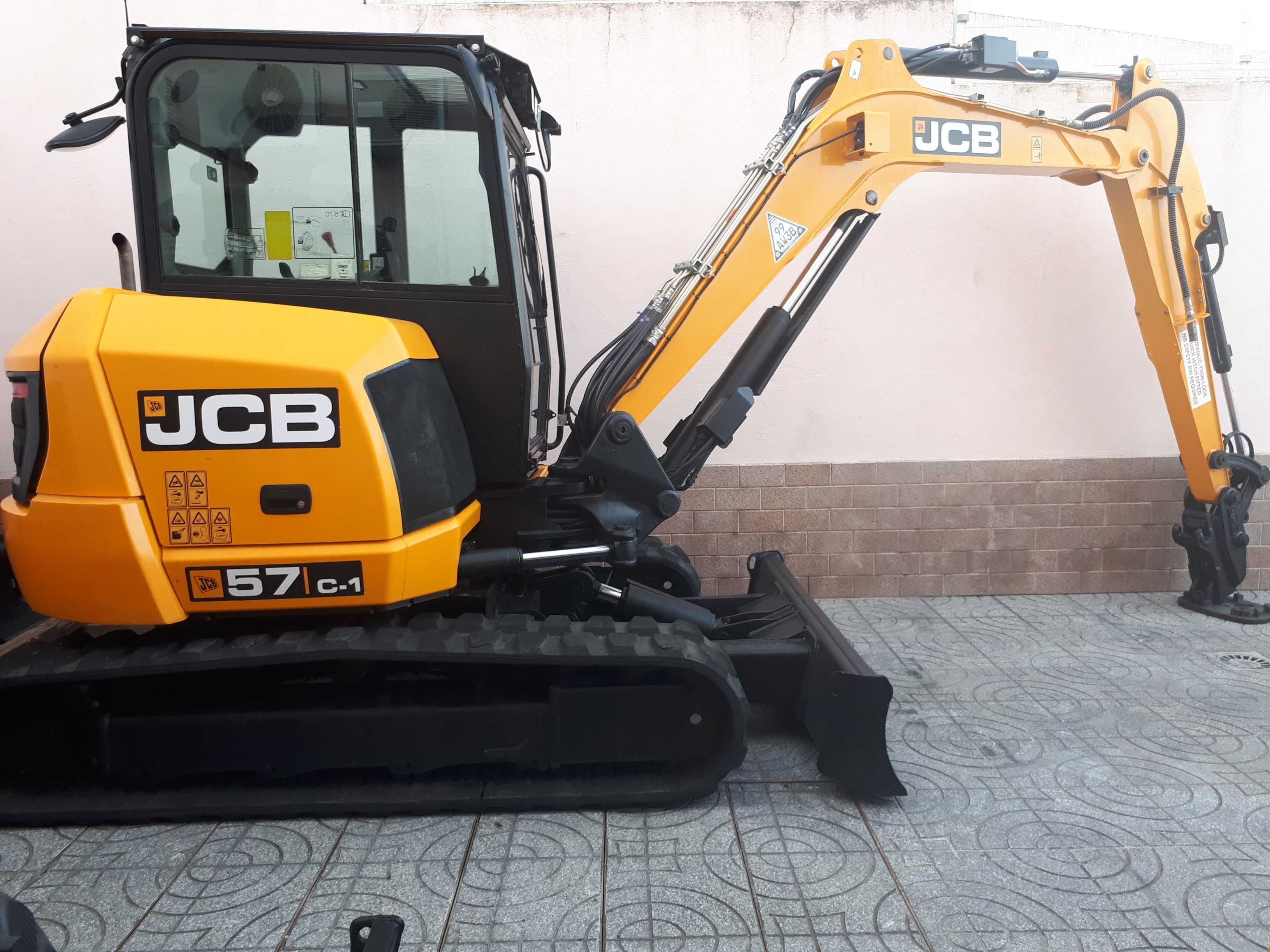 Máquina Mini Escavadora / Giratória JCB 57C-1 do Ano 2020