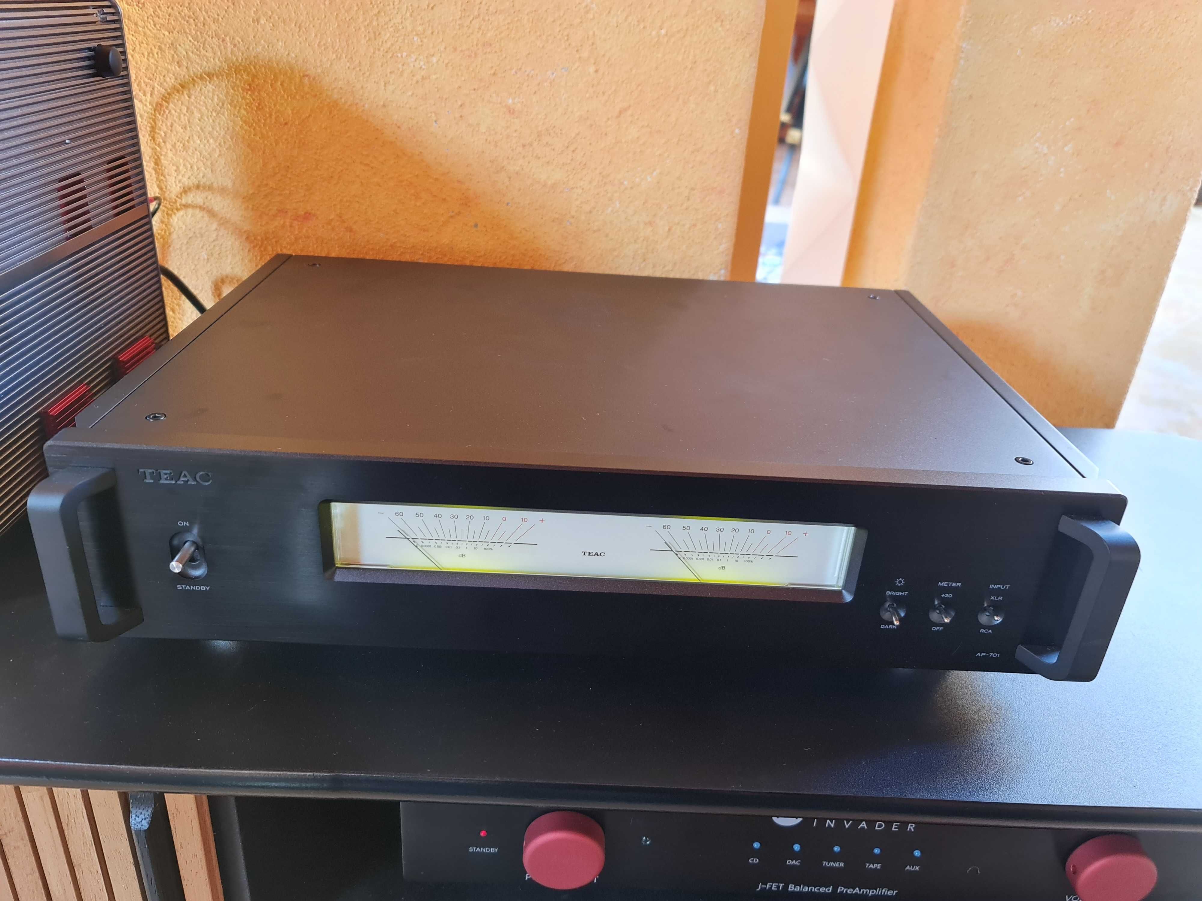 TEAC AP-701 Reference - Amplificador de Potência Dual Mono PVP 3300E