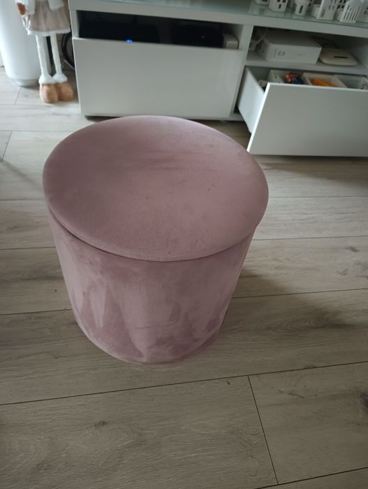 Pufa że schowkiem na zabawki. Smuxee.