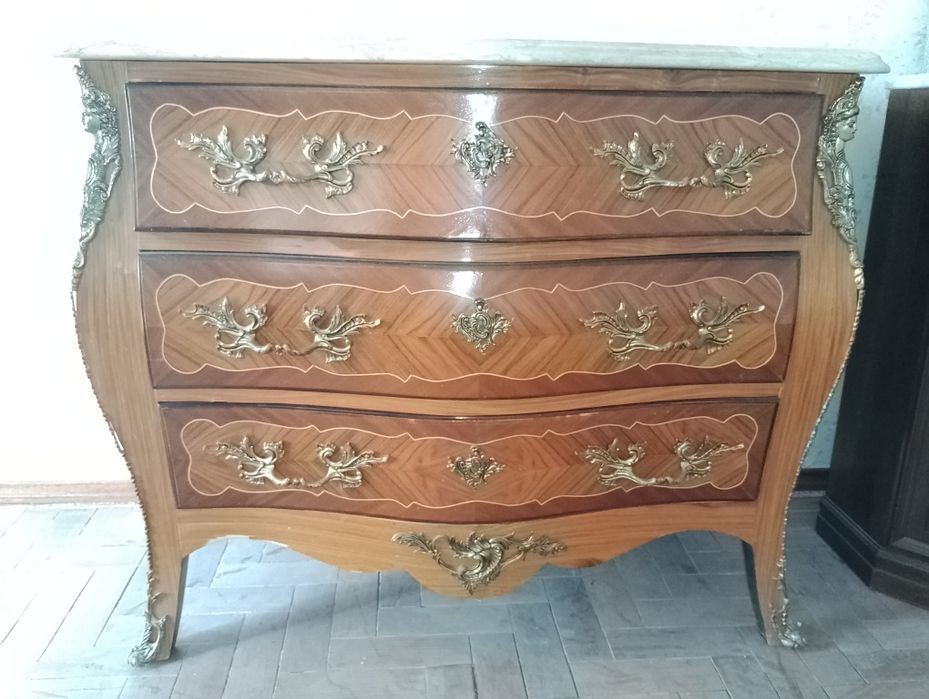 Cómoda Barroca Estilo Luís XV