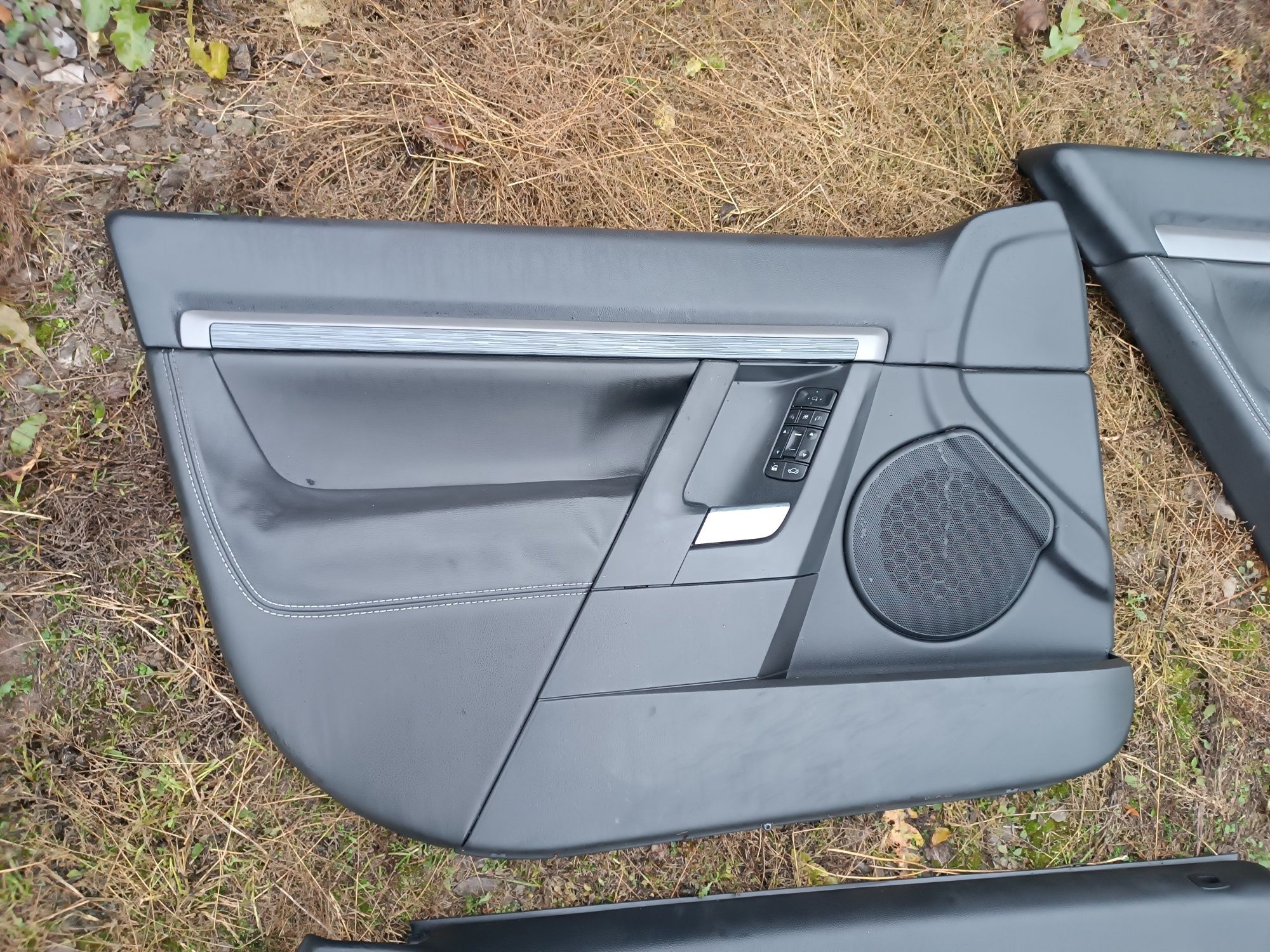 Boczki komplet skóra opel Vectra c lift fl kombi Europa