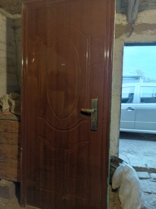 Вхідні двері металеві 1.98х0.77 з коробкою