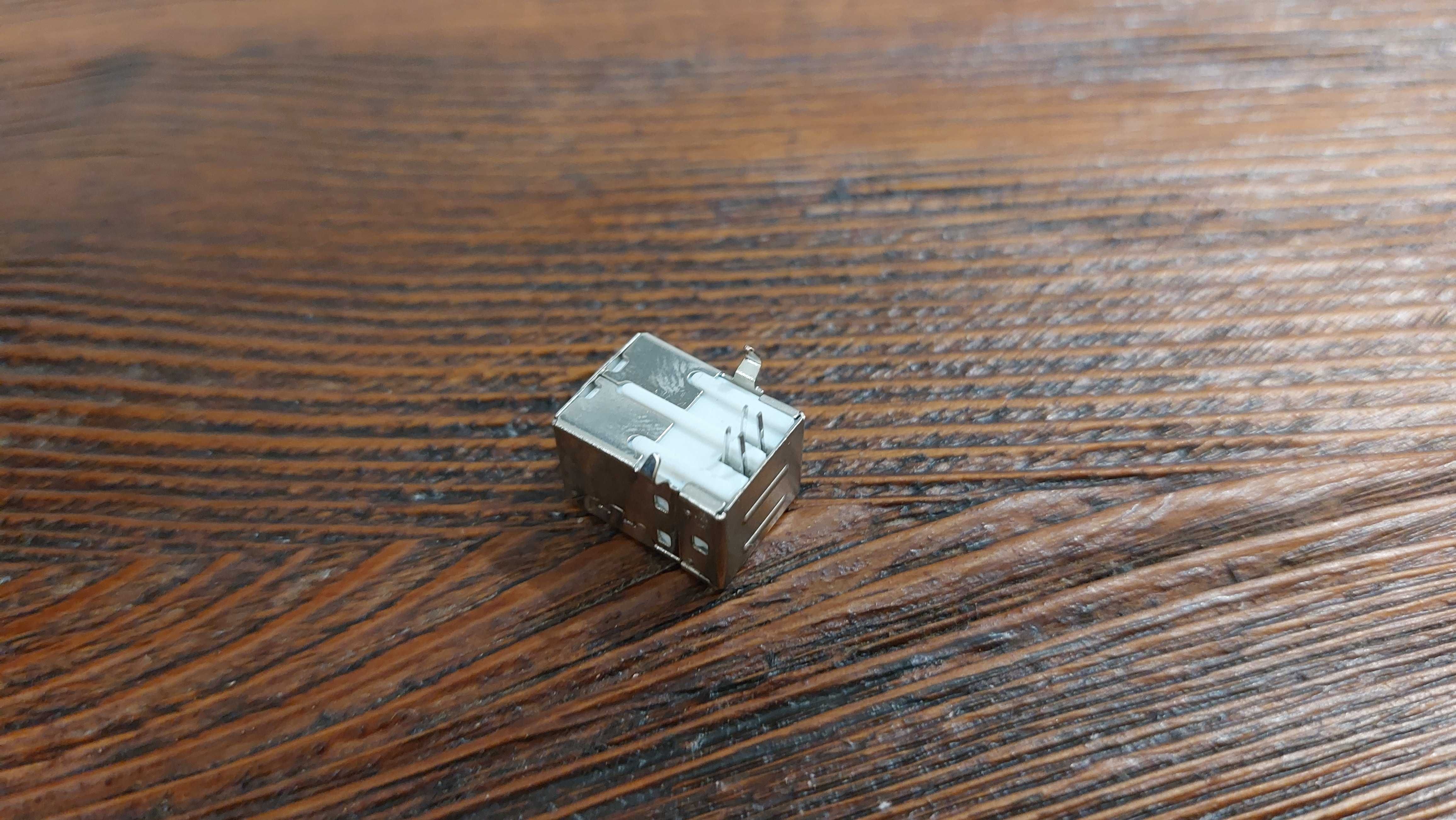 Nowe gniazda USB typ B do drukarek i innych urządzeń 14 sztuk