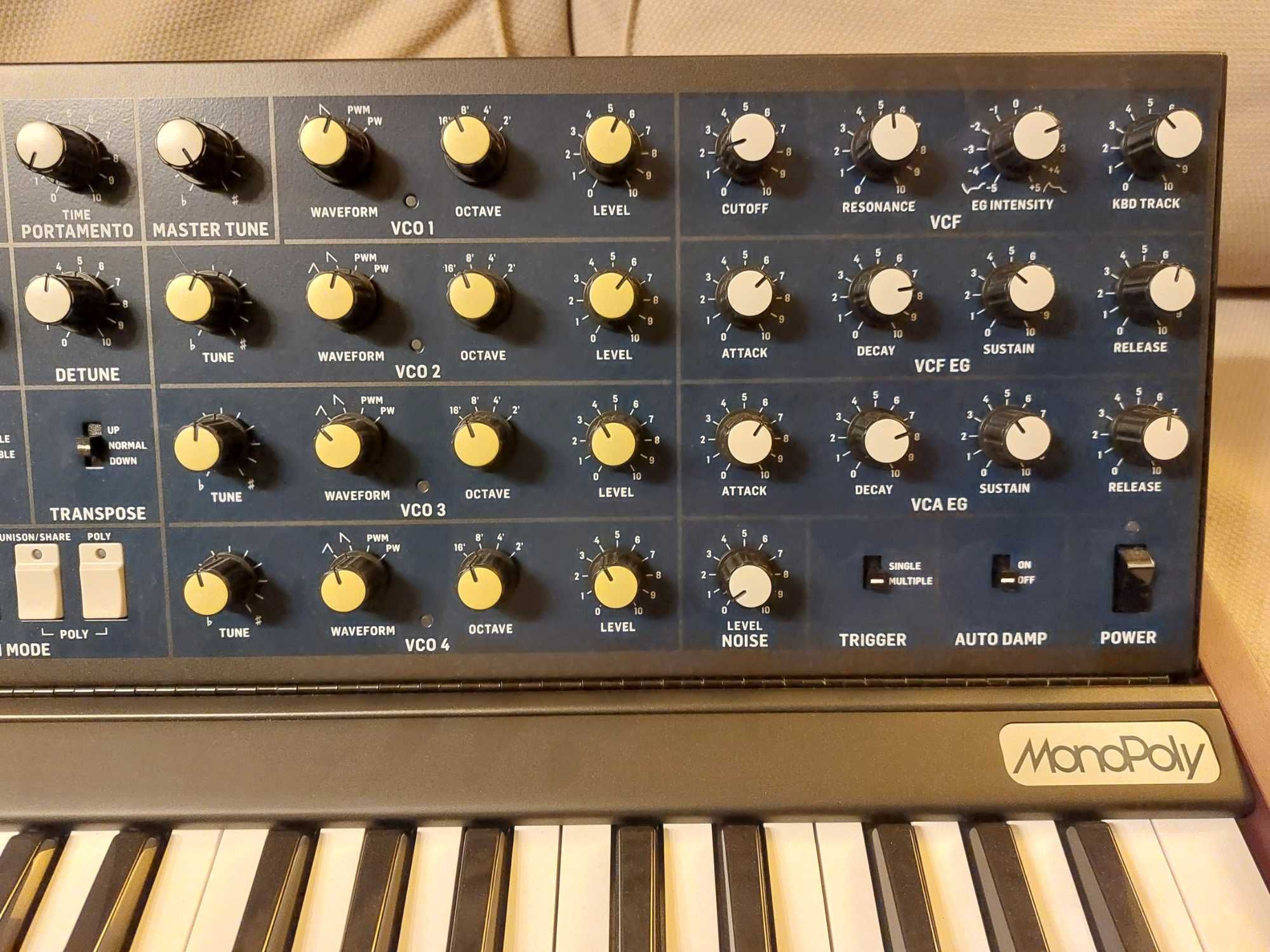 Behringer Monopoly - syntezator analogowy w idealnym stanie
