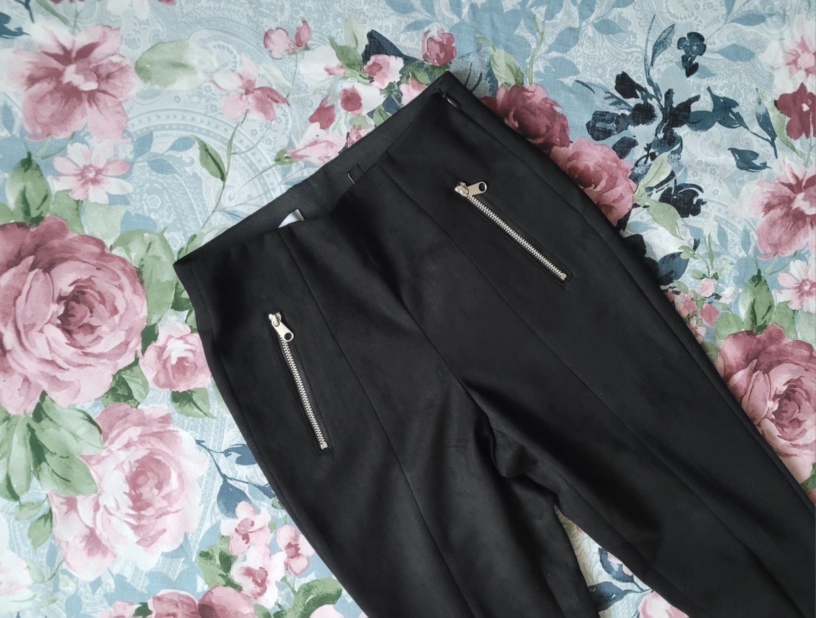 Zamszowe spodnie, tregginsy z zamkami Vero Moda, rozm.XS