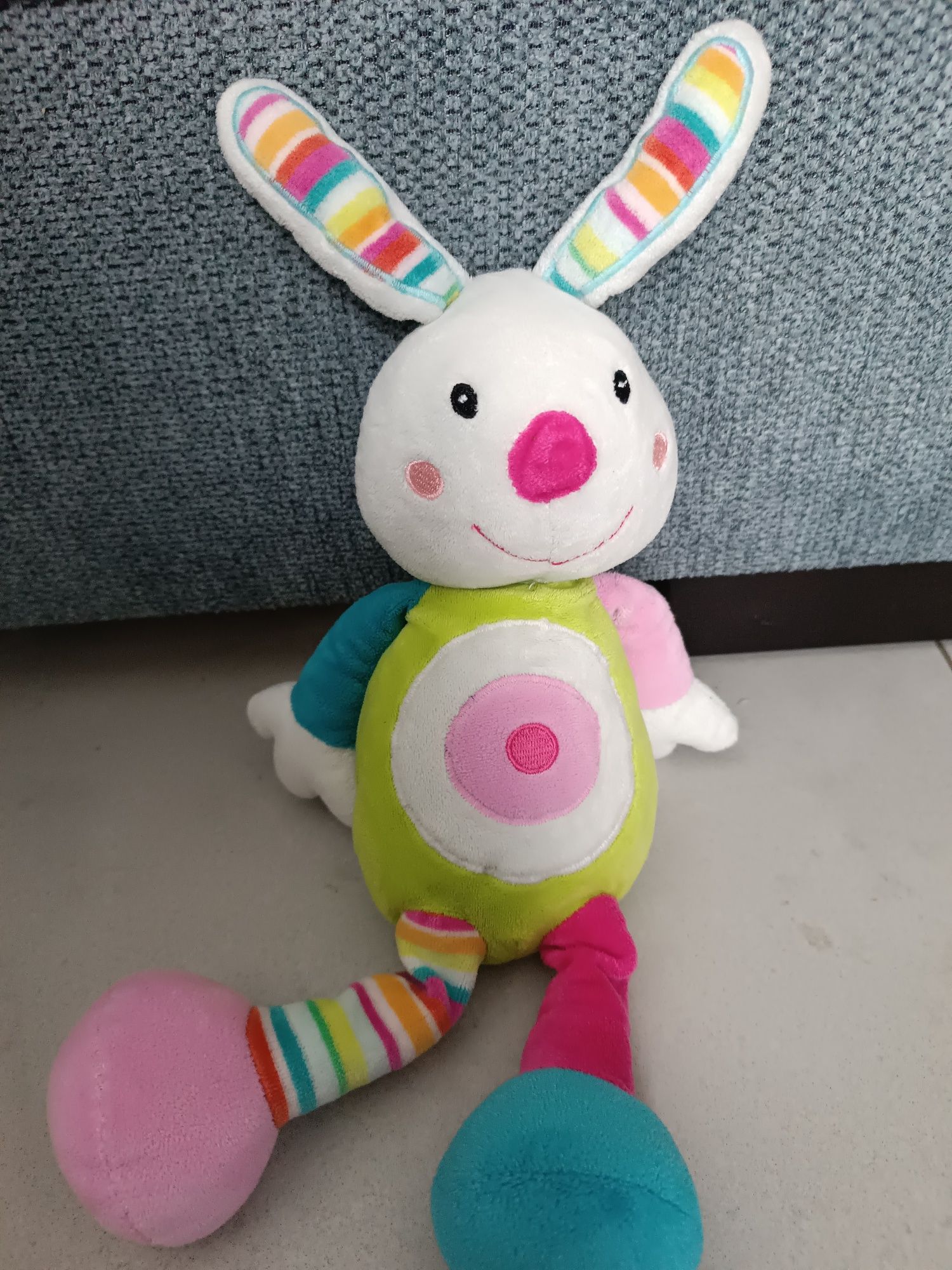 C&A maskotka królik pluszak przytulanka kolorowa 39 cm miś pluszowy bi