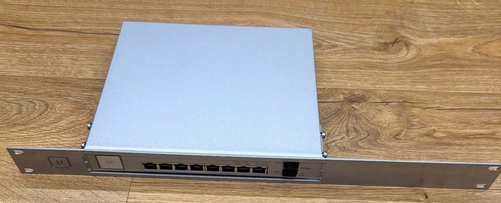 Ubiquiti UniFi Switch US-8-150W