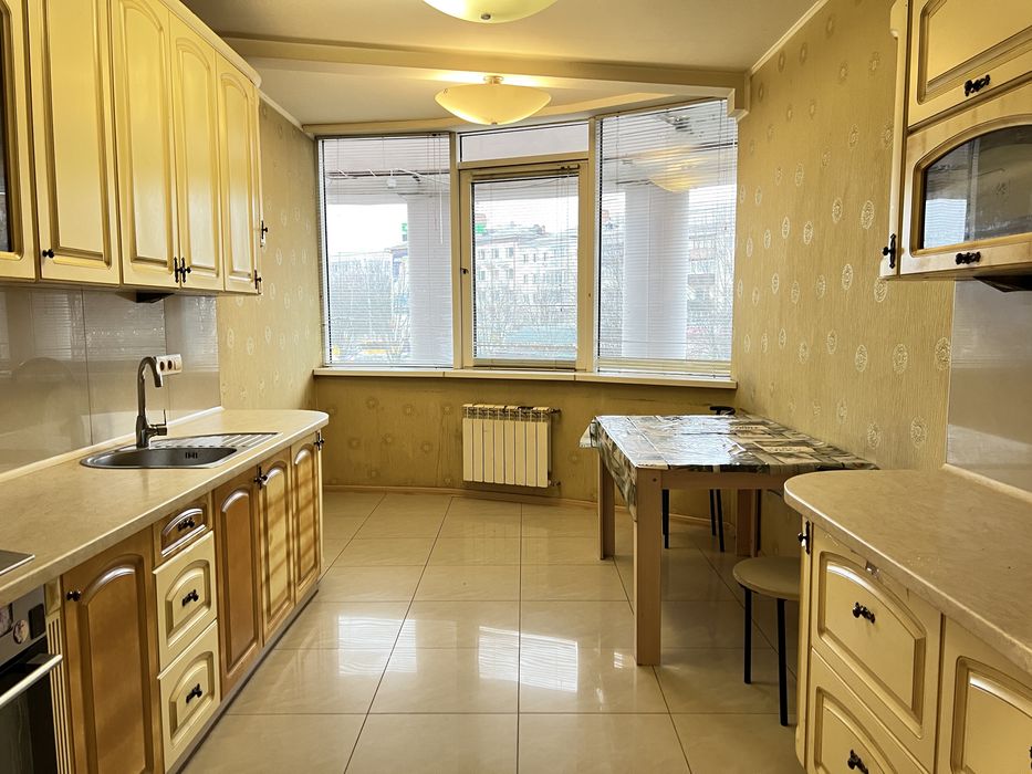 Продаж, 174м2, вікна на соборності, 2 поверх