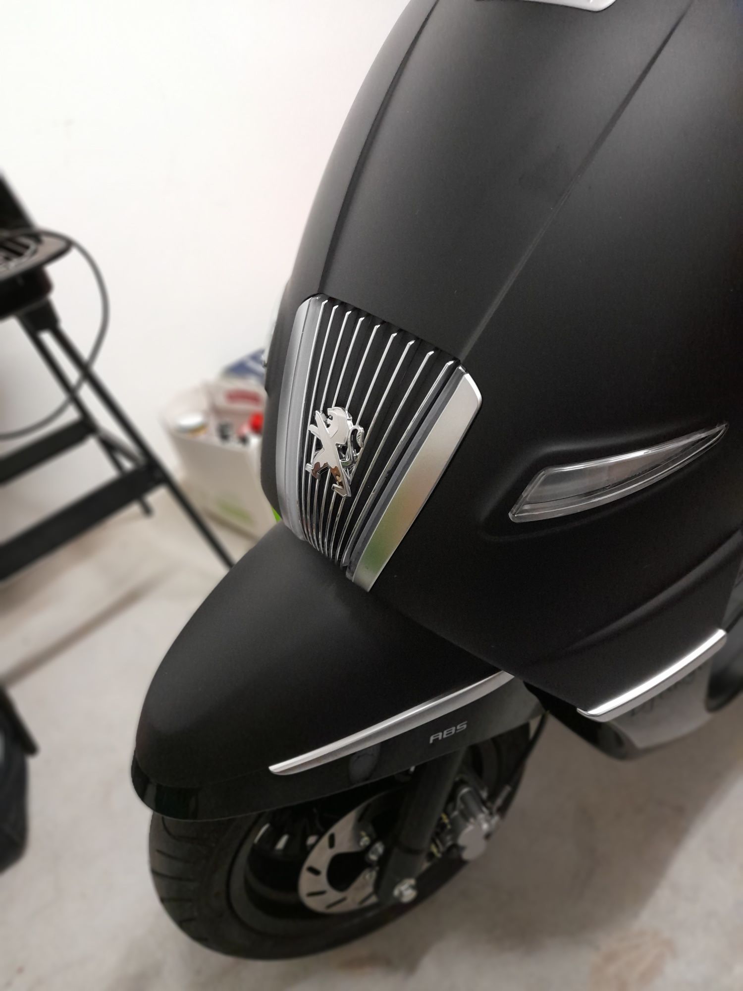 Vendo Peugeot django 125cc com ABS completamente nova.