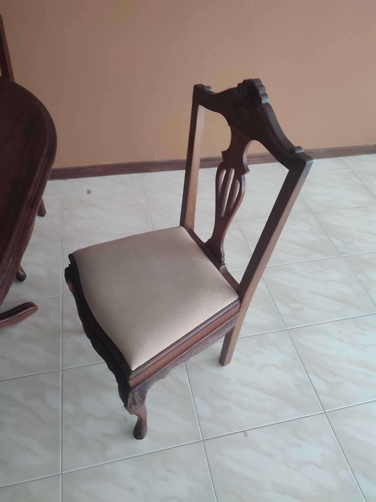 Mesa redonda com extensão de 34 cm