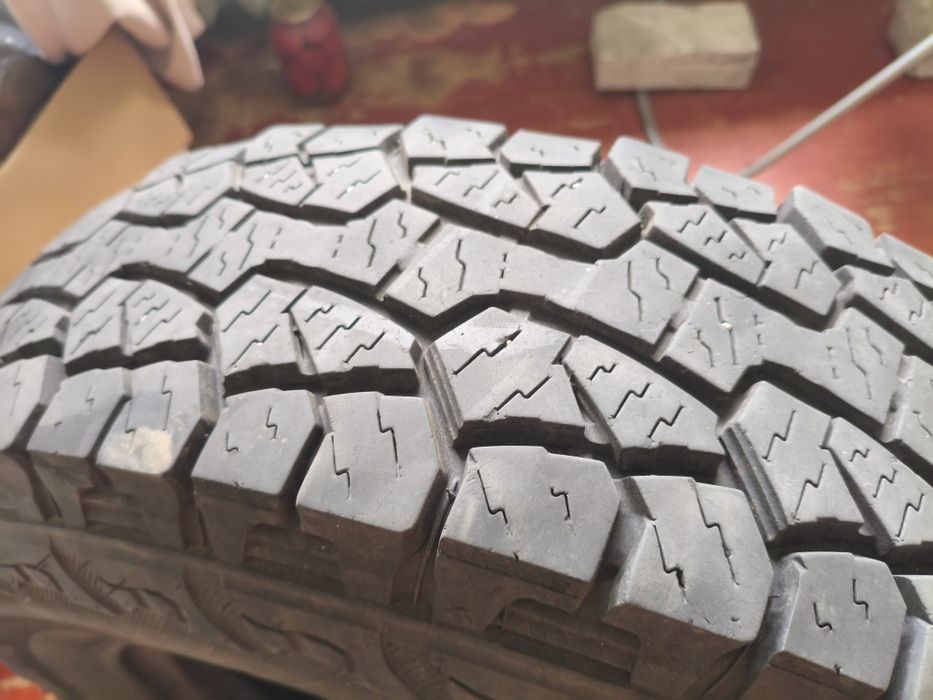 Продам комплектом 215/85R16