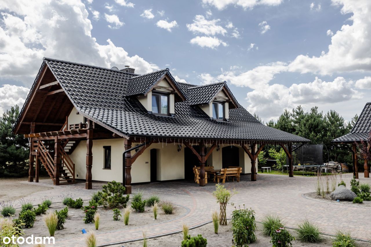 Dom z dużą działką, garaże, mieszkanie