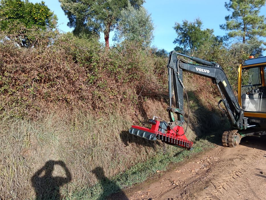 Serviços de mini -giratória e basculante