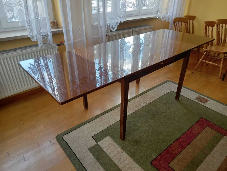 Stół jadalniany rozkładany