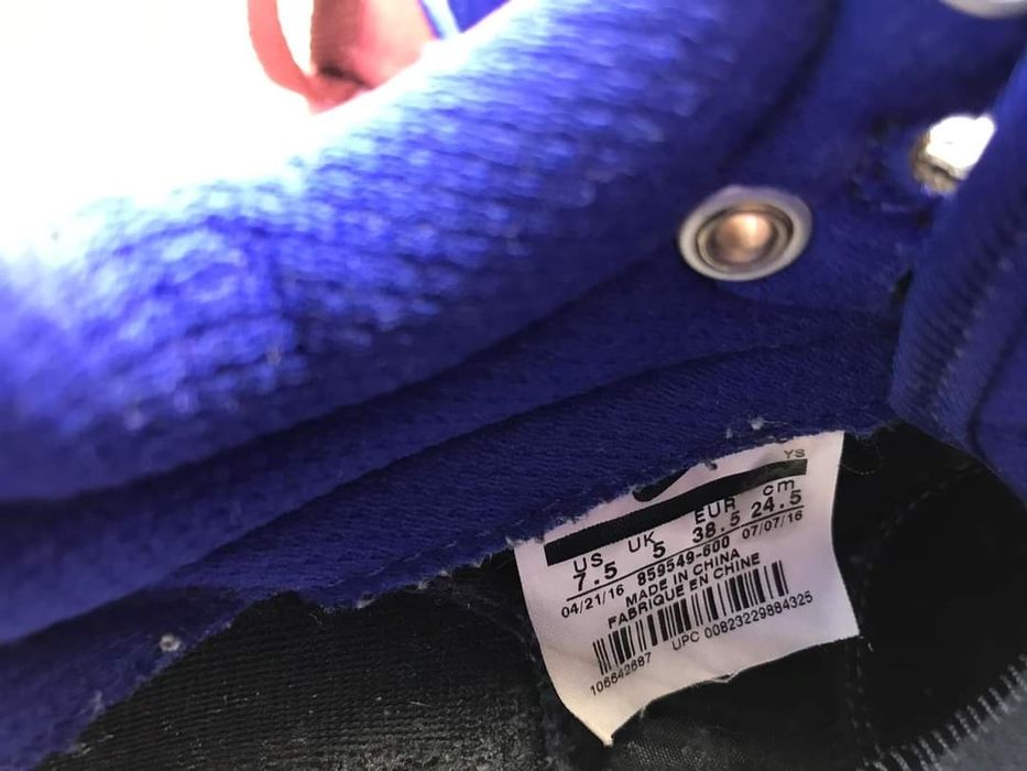 Sneakersy skórzane Nike Rozmiar 38,5  Brak wkładek