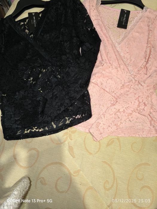 Modelos de roupa com etiqueta