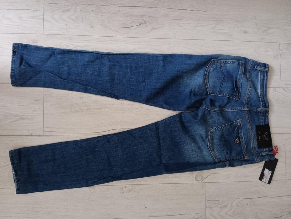 Jeansy Giorgio Armani