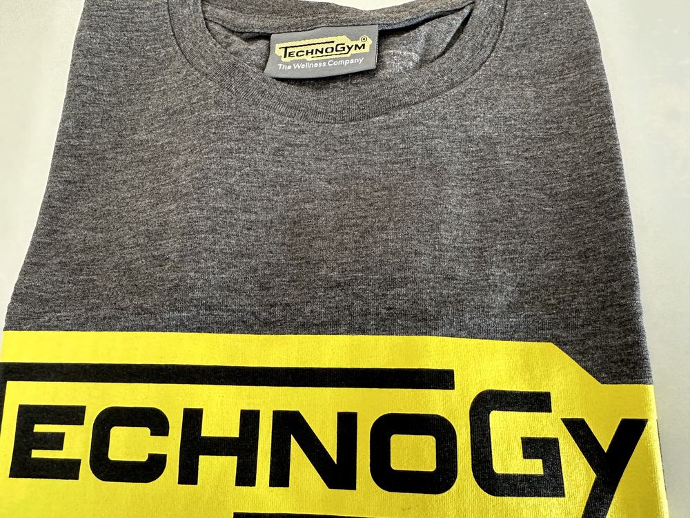 T-shirt cinzenta Technogym tamanho M [NOVA]