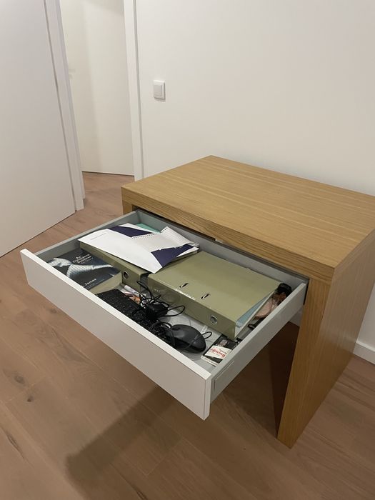 Secretária em carvalho