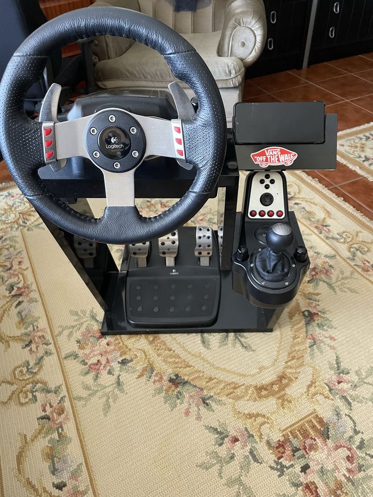 Volante g27 como novo + suporte feito em madeira
