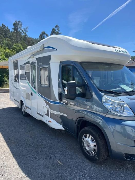 Autocaravana Perfilada Cama Central e Basculante