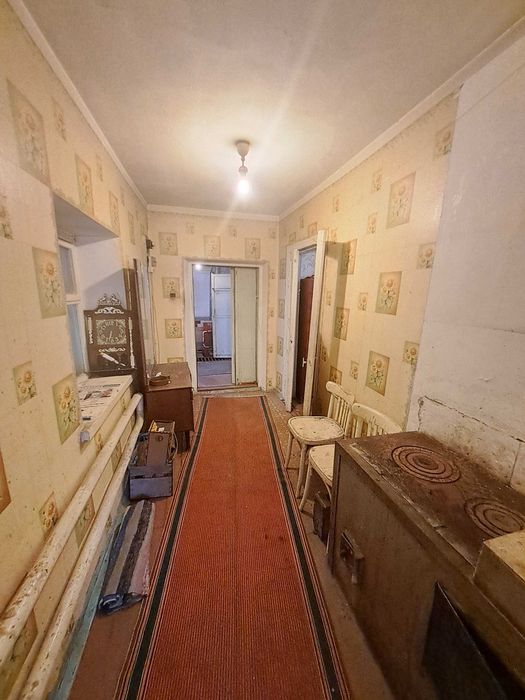 Продаж будинку з двома гаражами та літнім будинком