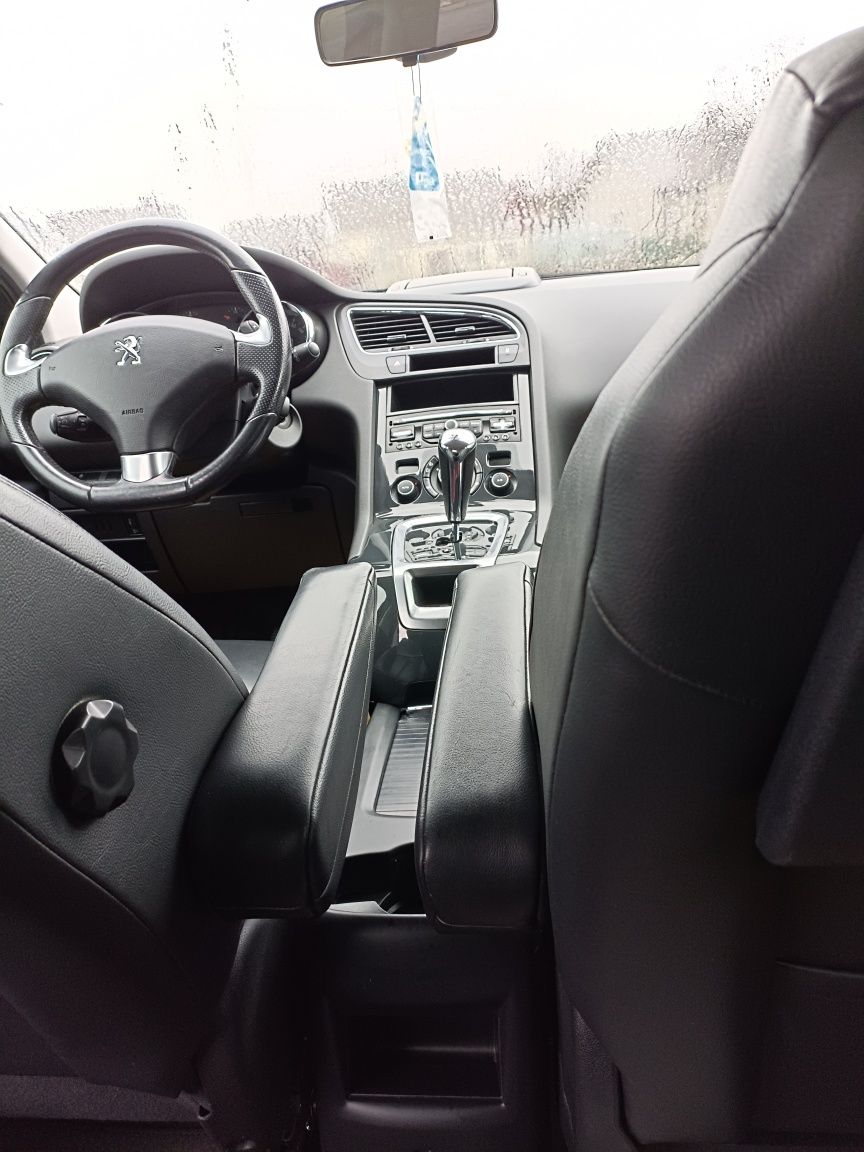 Peugeot 5008 2015