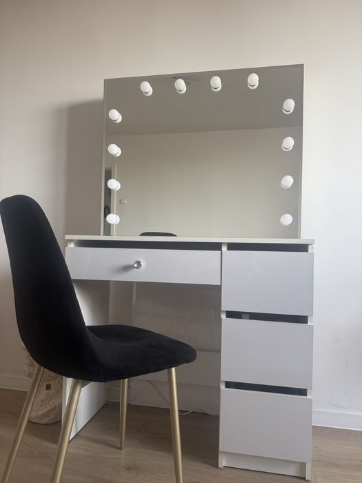 Biala toaletka  ikea