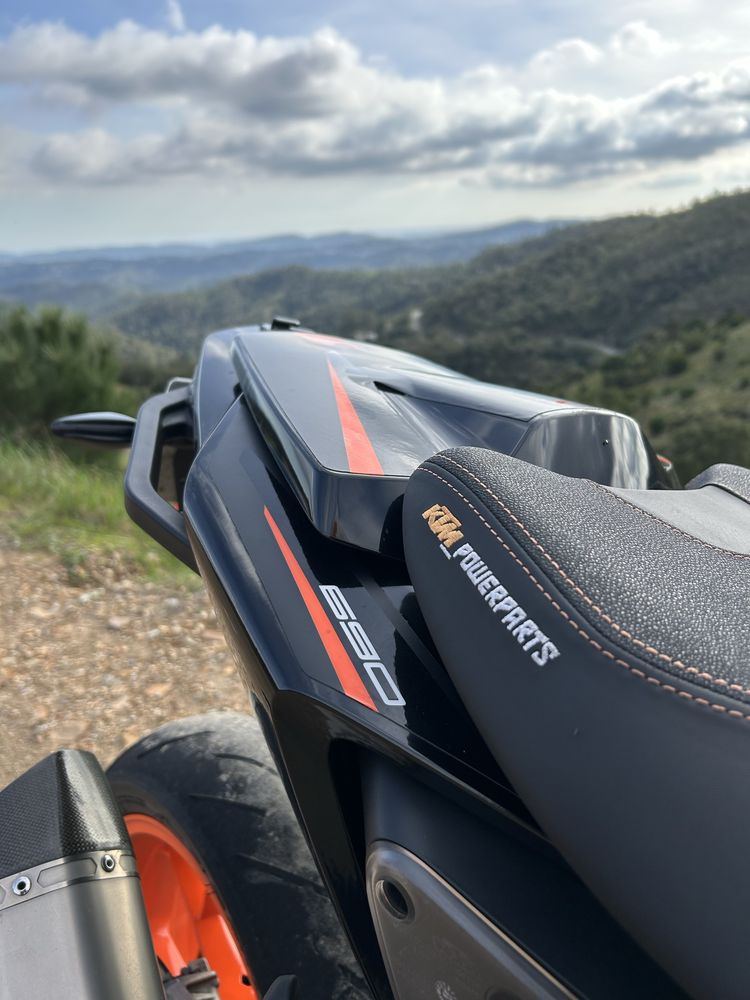 KTM Duke 690 R + muitos extras