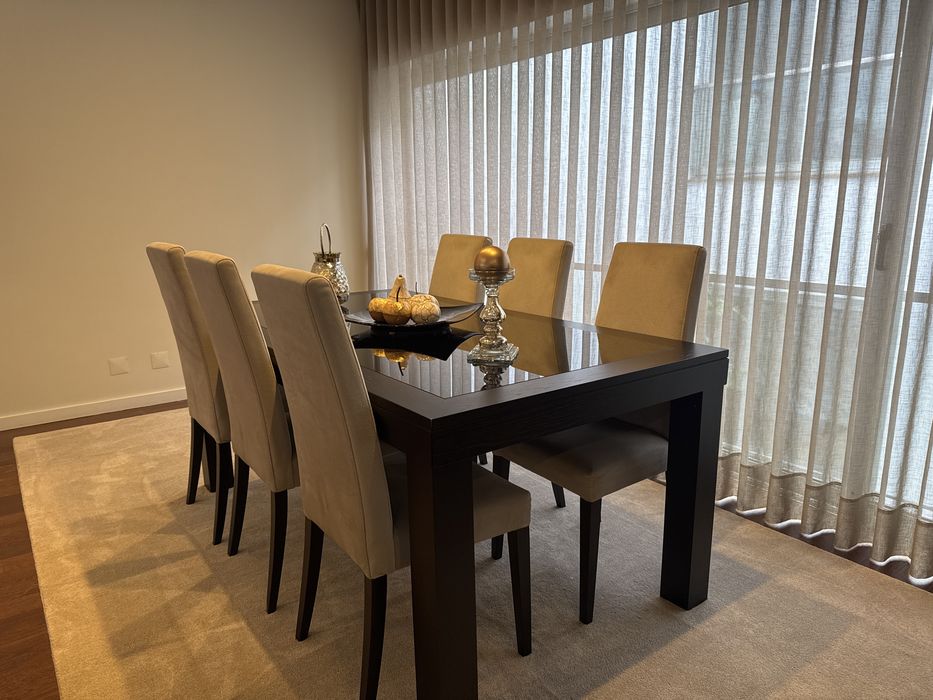 Mesa de jantar extensivel  + 6 cadeiras