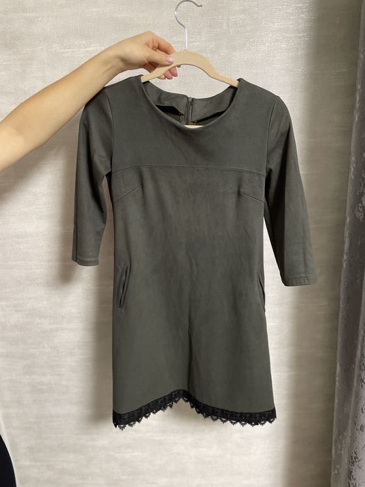 Зелена замшева сукня