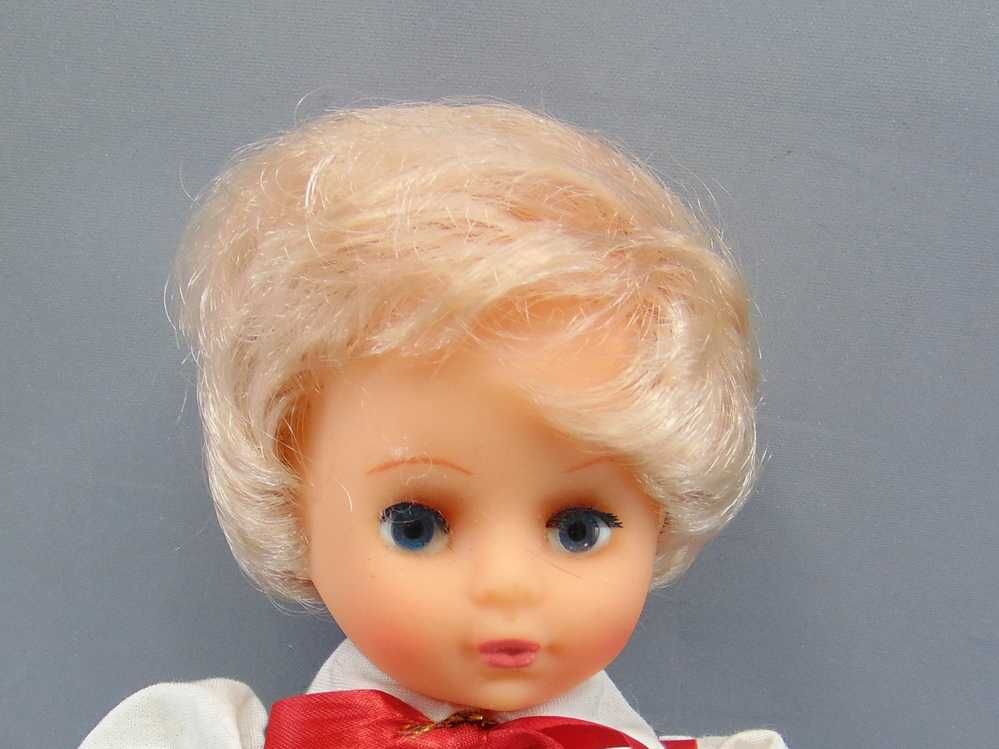 Lalka PRL w stroju ludowym - wysokość 30 cm