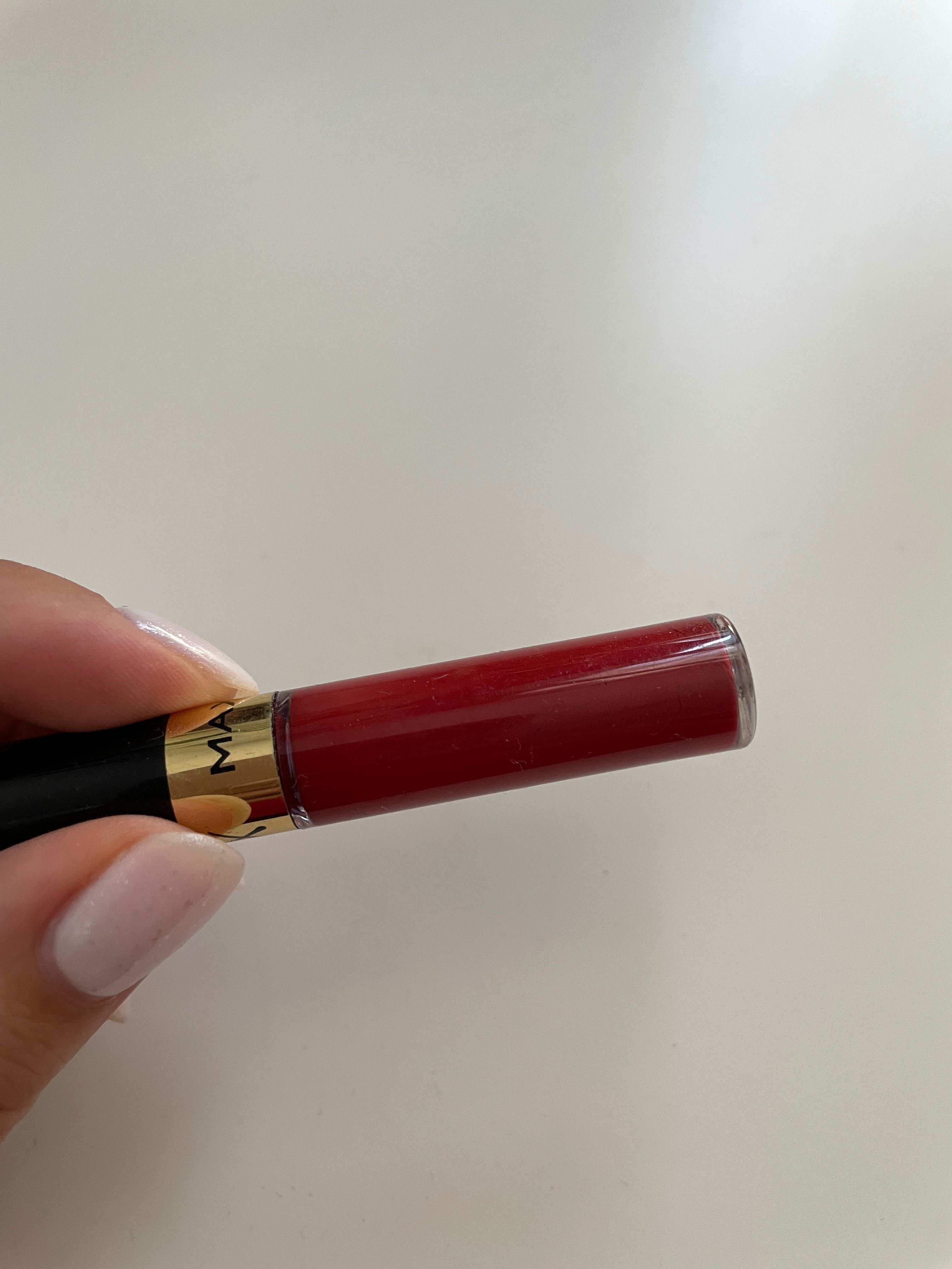 Czerwona szminka Max Factor do ust nr 135