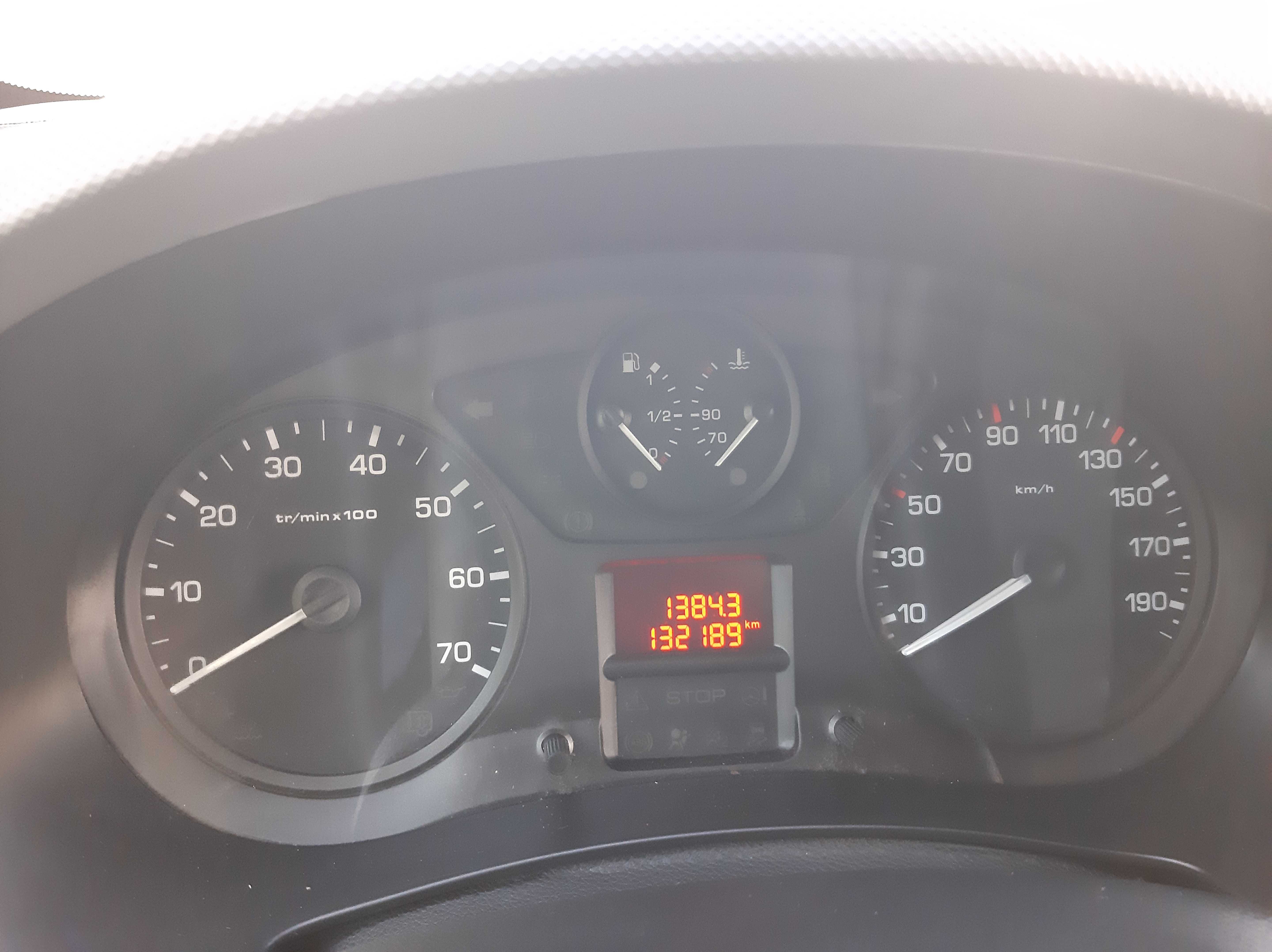 Peugeot Partner 1.6 BlueHDI 2017 GPS Edition 3 Lugares