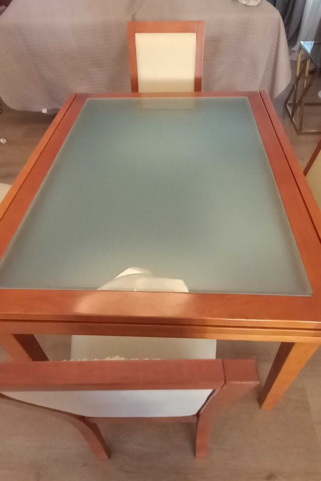 Mesa e Cadeiras de Sala de Jantar