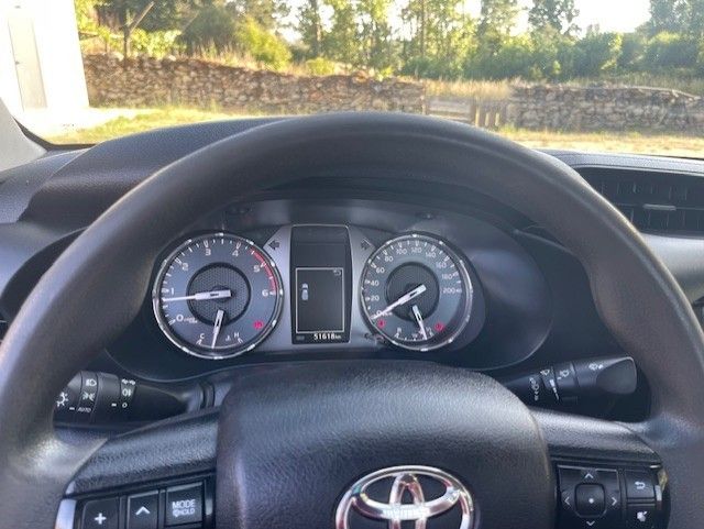 Toyota Hilux 2.4 D-4D 2WD CE CM